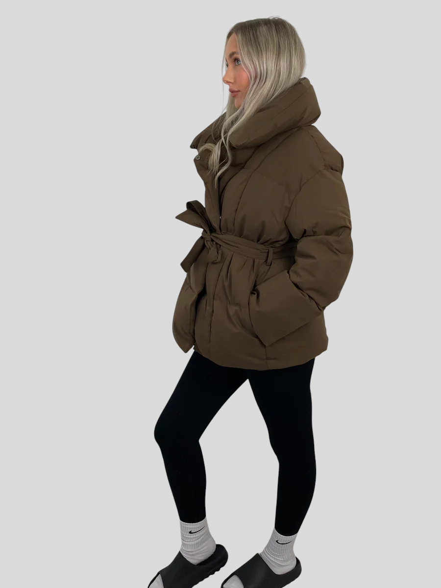 Karly – Kratka Puf Jakna s Remenom