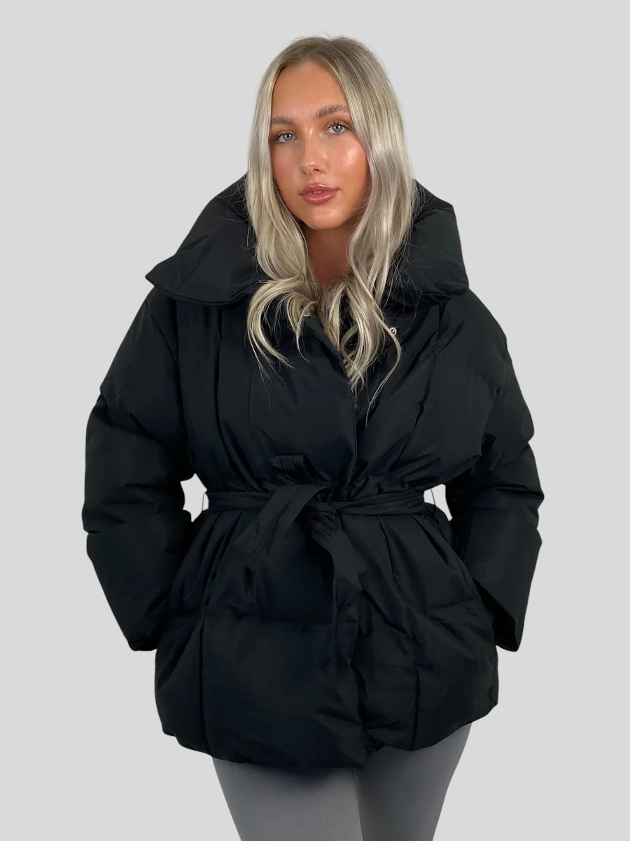 Karly – Kratka Puf Jakna s Remenom